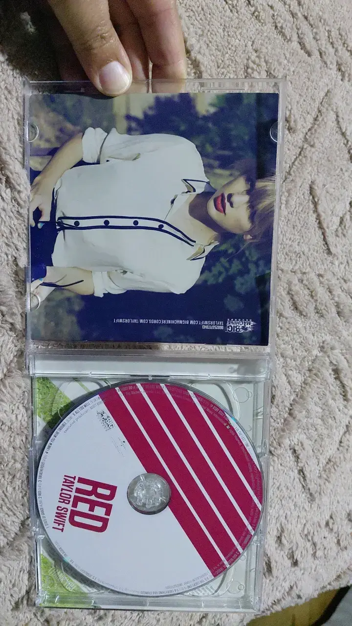 CD Taylor Swift Red en buen estado - 3