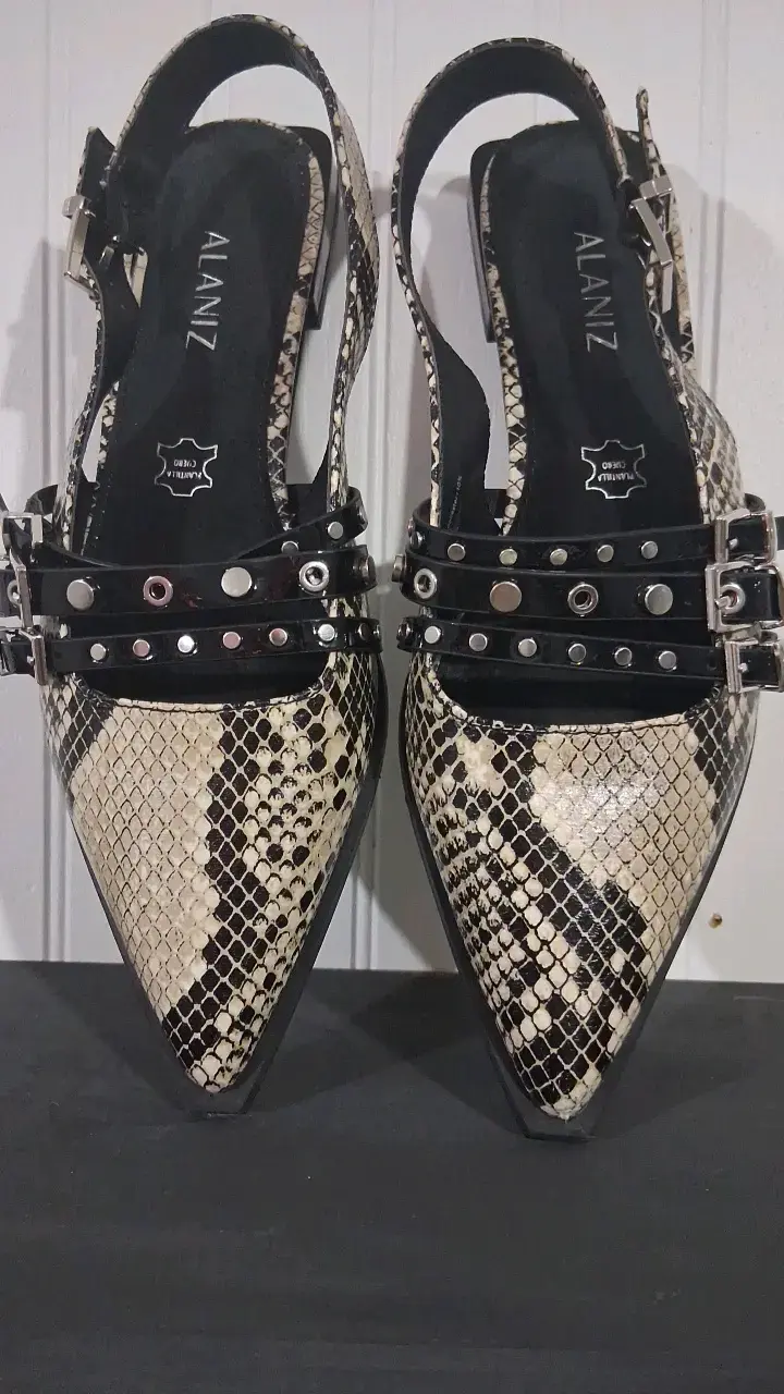 Zapatos de tacón Alaniz con diseño de serpiente
