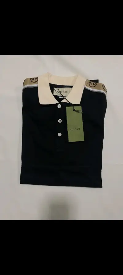 Polera Polo Negra Gucci con Detalles Beige - miniatura 1