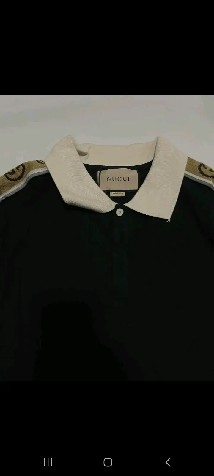 Polera Polo Negra Gucci con Detalles Beige - 3