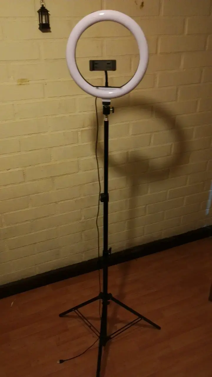 Aro de luz LED con trípode ajustable