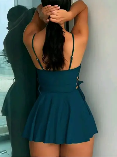 Vestido de baño con diseño moderno y tirantes - miniatura 3