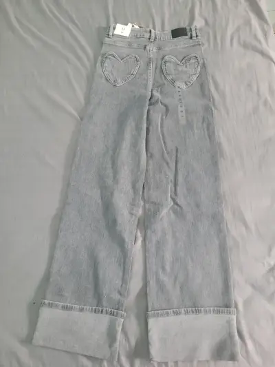Jeans Raindoor anchos gris con diseño de corazones - miniatura 2