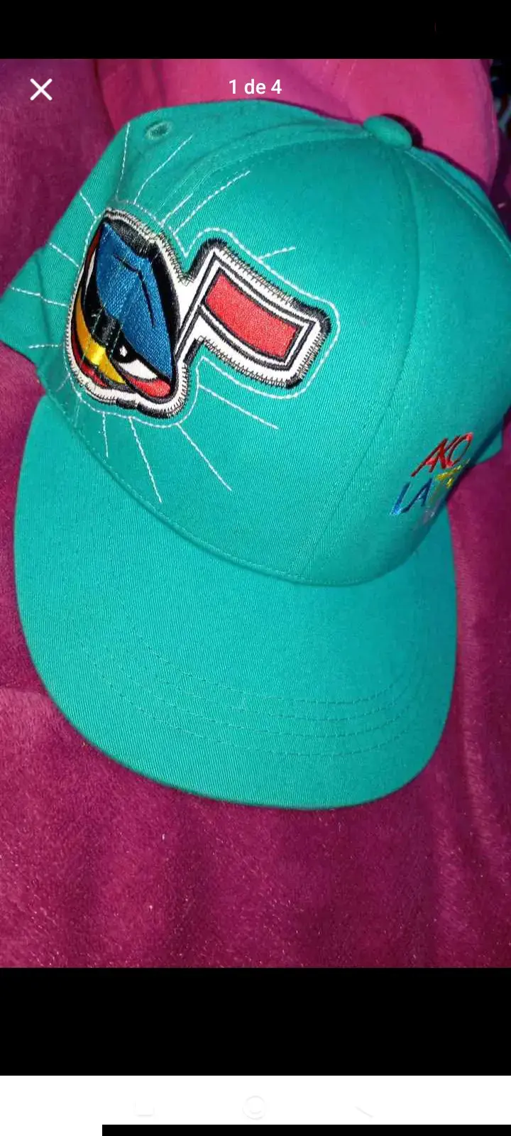 Gorra Akolatronic verde y rosa con diseño bordado - 1