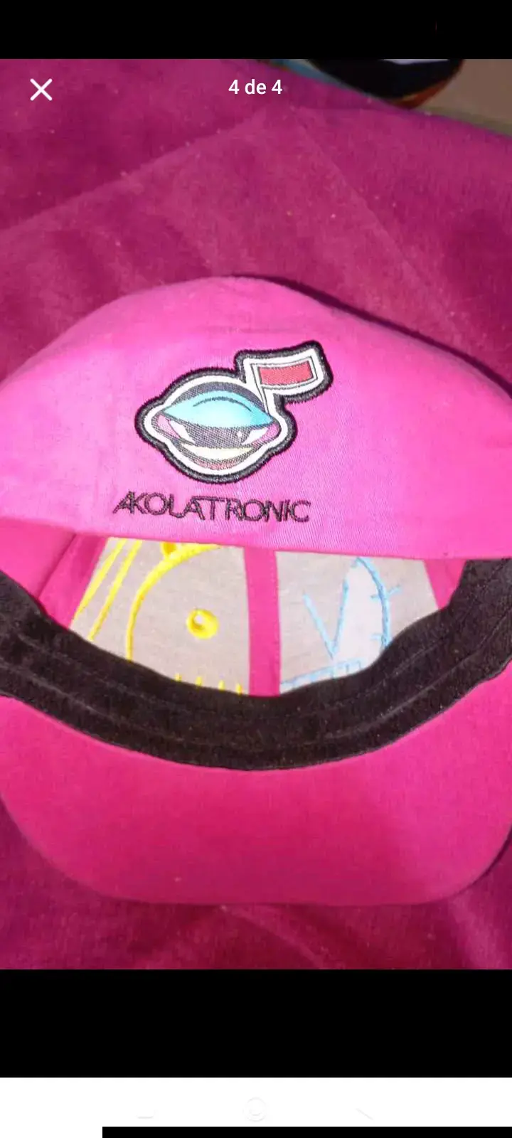 Gorra Akolatronic verde y rosa con diseño bordado - 4