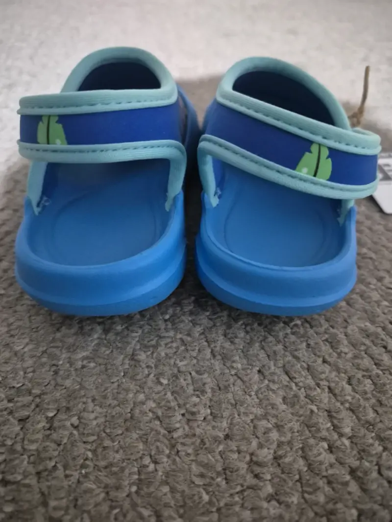 Sandalias azules para niños con diseño de tigre - 3