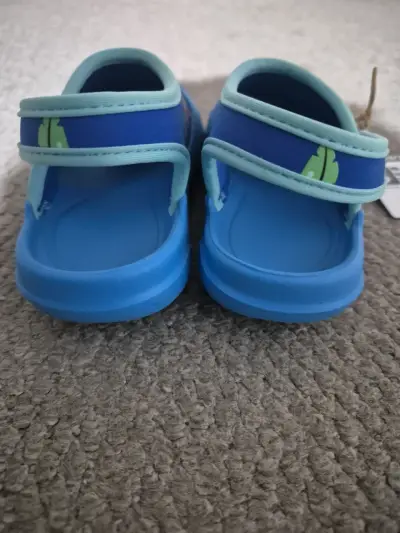 Sandalias azules para niños con diseño de tigre - miniatura 3