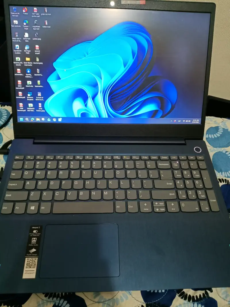 Laptop Lenovo con Windows 11 y 4GB RAM - 3