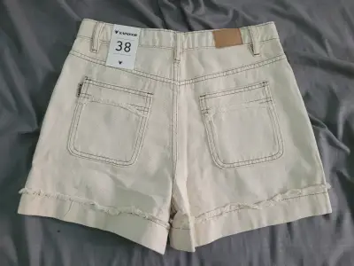 Shorts raindoor de mezclilla beige talla 38 - miniatura 2