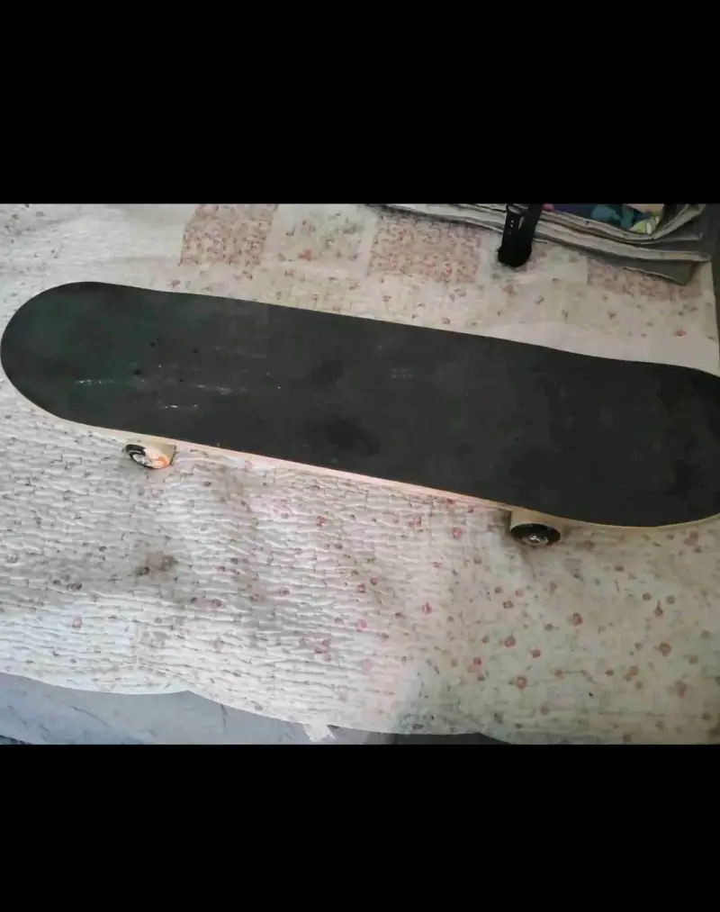 Skateboard nuevo sin uso solo con la lija sucia - 2
