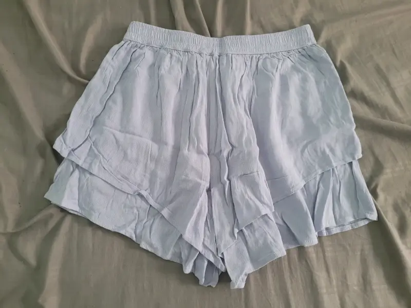 Shorts raindoor con volantes color celeste - 2
