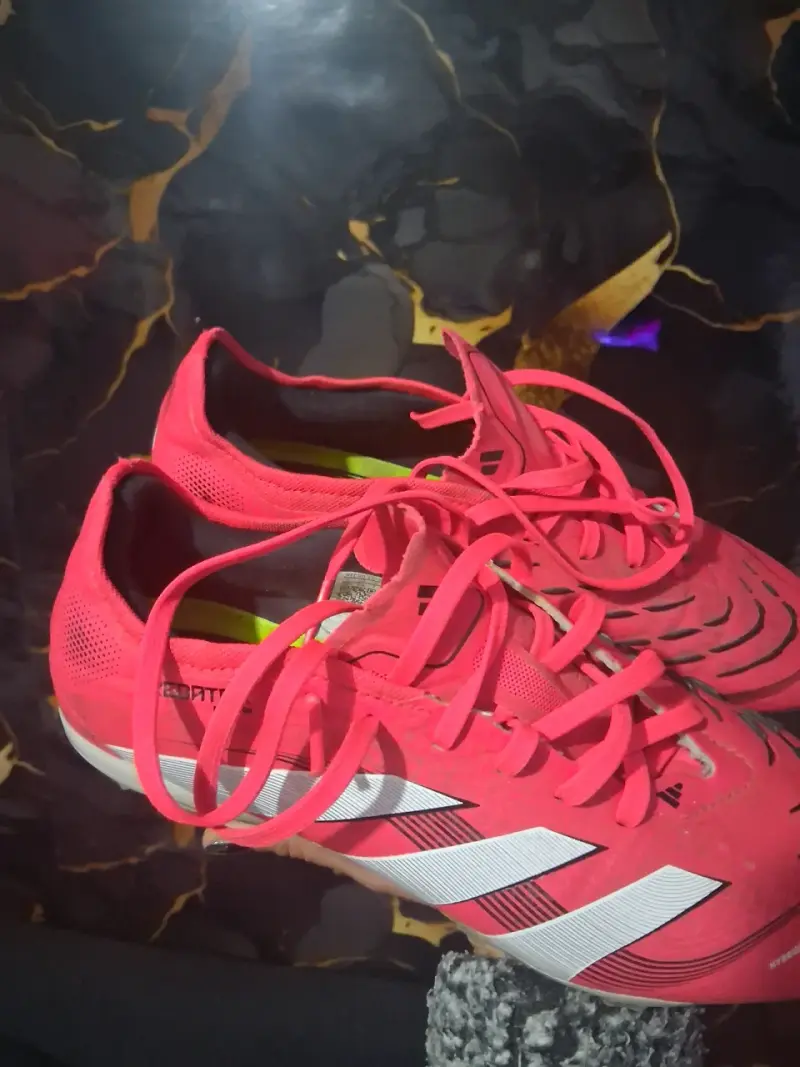 Zapatillas de fútbol Adidas Predator rosas - 1