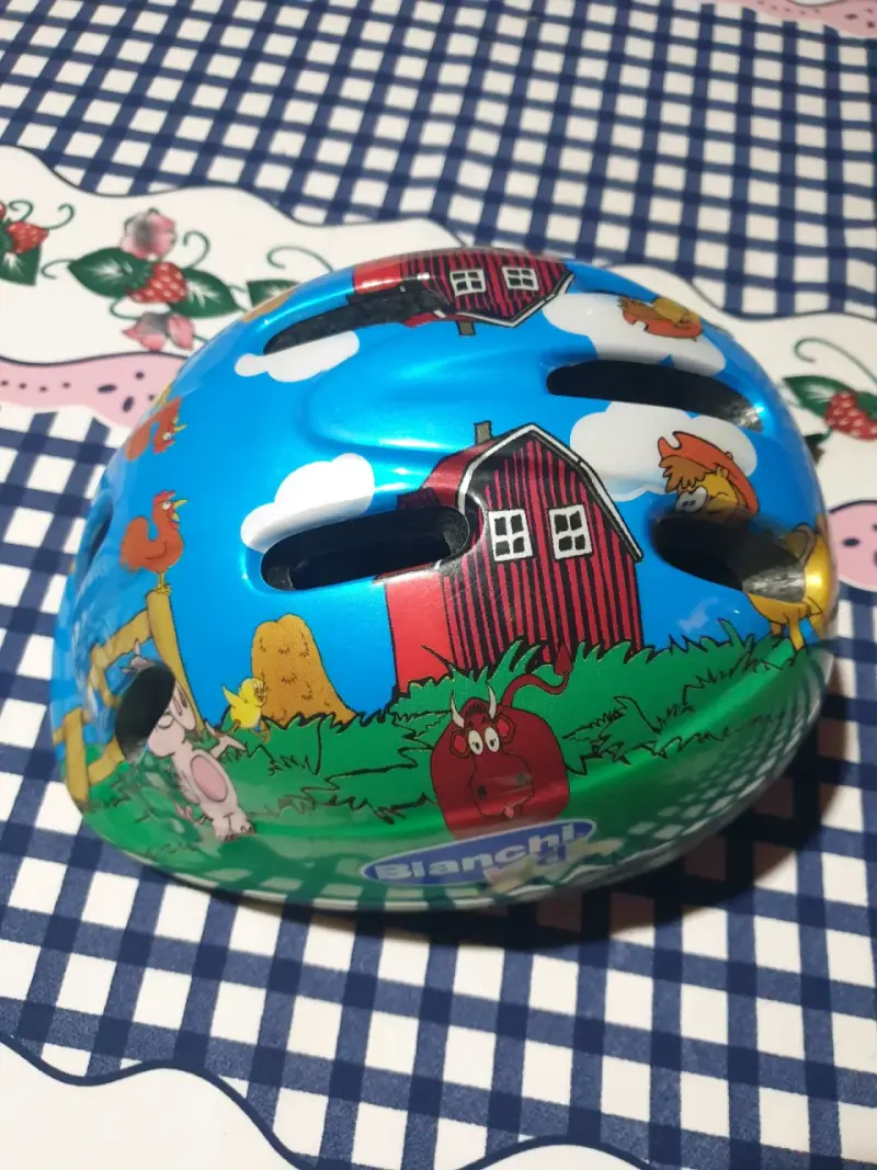 Casco infantil Bianchi diseño granja