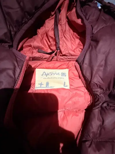 Chaqueta acolchada Aussie burdeo con capucha - miniatura 2