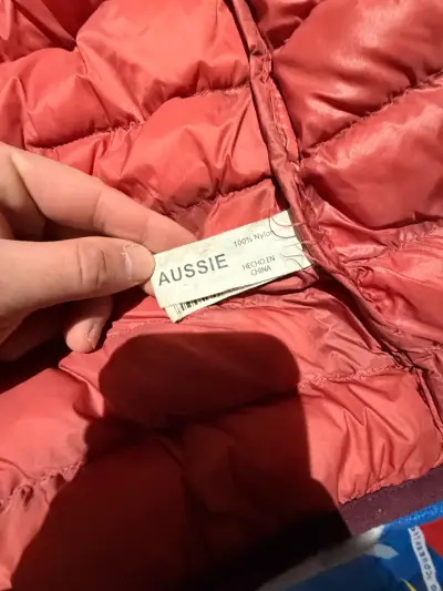 Chaqueta acolchada Aussie burdeo con capucha - miniatura 3