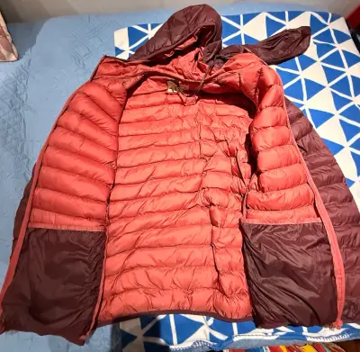 Chaqueta acolchada Aussie burdeo con capucha - miniatura 4