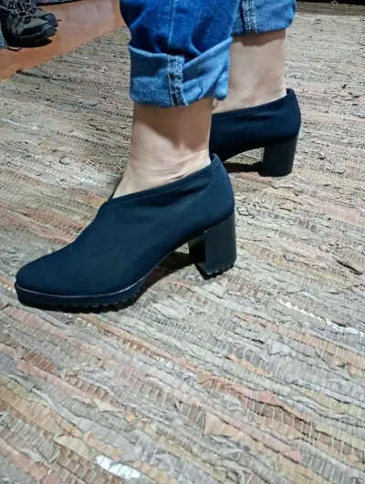 Zapatos de tacón negro para mujer - miniatura 2