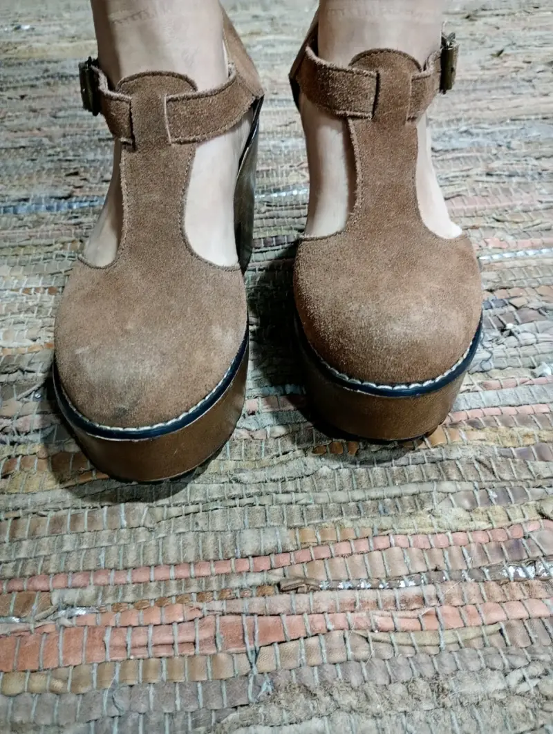 Zapatos de tacón alto de gamuza marrón - 1