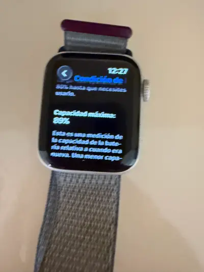 Apple Watch con correas adicionales y cargador - miniatura 3