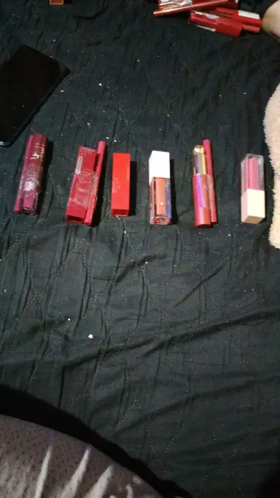 Set de labiales variados en tonos rojos - miniatura 1