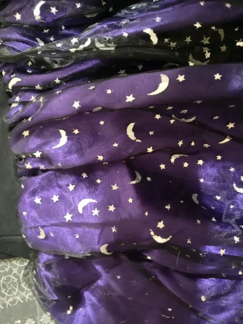 Falda de disfraz morada con estrellas y lunas - 4