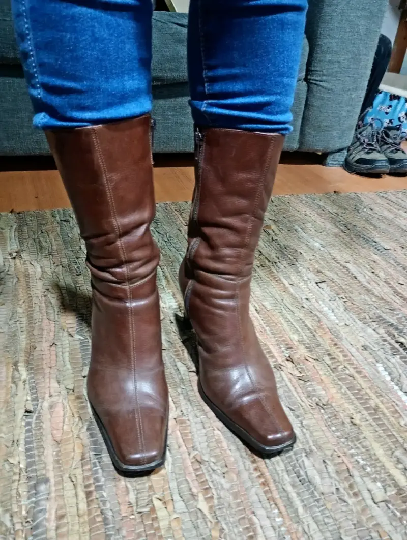 Botas de cuero marrón Pollini con tacón - 1