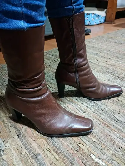 Botas de cuero marrón Pollini con tacón - miniatura 2