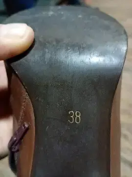 Botas de cuero marrón Pollini con tacón - 6