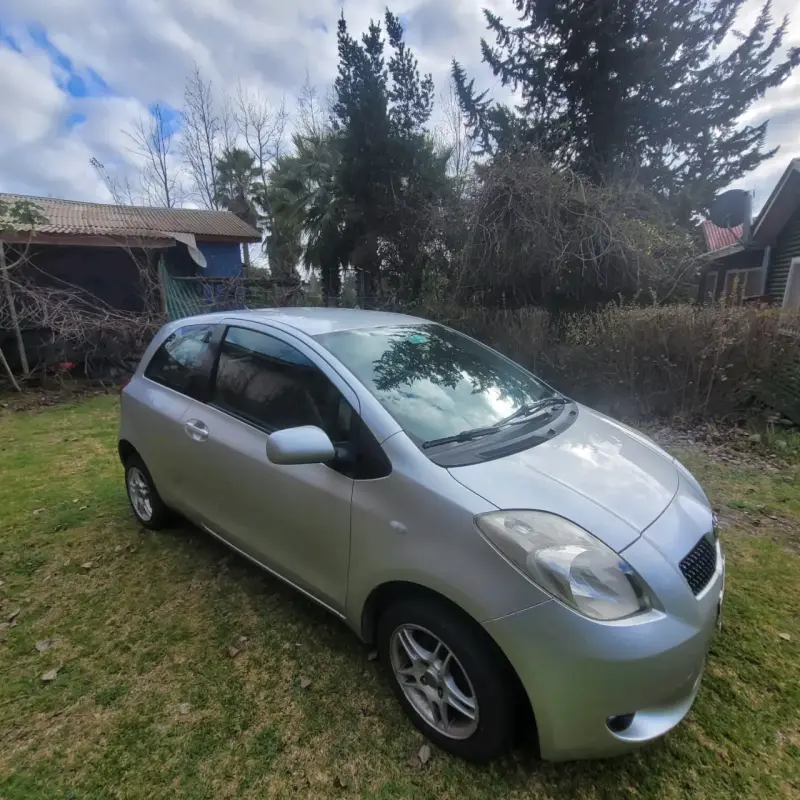 Toyota Yaris 2007 Hatchback Plata en Buen Estado - 5