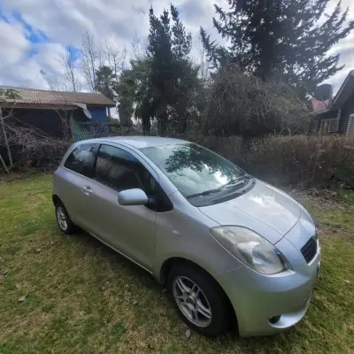 Toyota Yaris 2007 Hatchback Plata en Buen Estado - miniatura 5