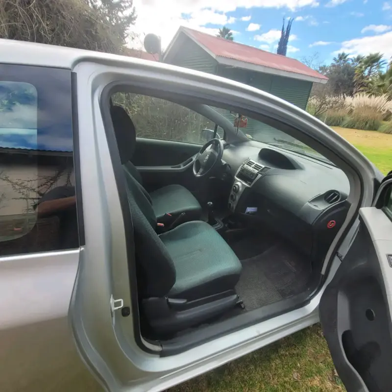 Toyota Yaris 2007 Hatchback Plata en Buen Estado - 6