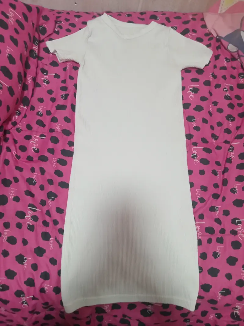 Vestido blanco ajustado de manga corta - 1