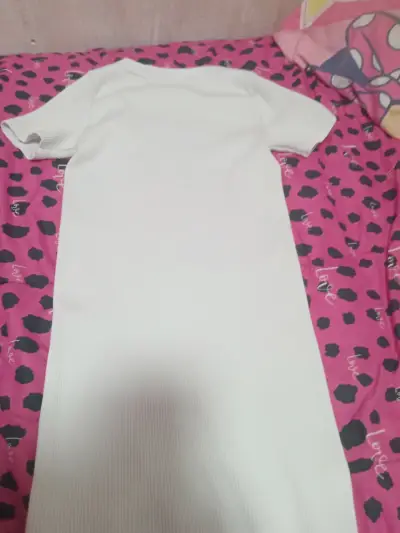 Vestido blanco ajustado de manga corta - miniatura 2