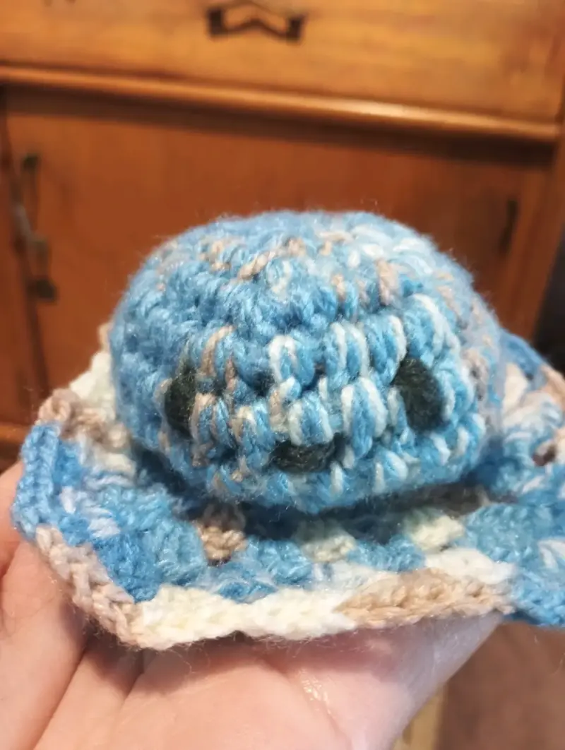 Amigurumi mochi tejido a crochet azul para bebé - 2