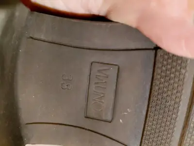 Botas largas de cuero marrón con hebillas - miniatura 4