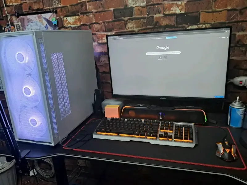 Setup gamer: PC, Monitor, Parlante, Teclado y Mous - 1
