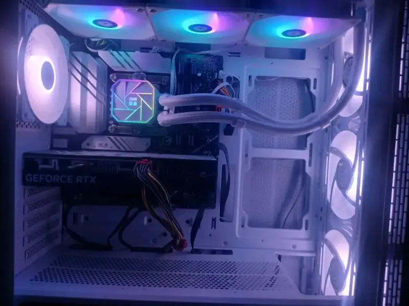 Setup gamer: PC, Monitor, Parlante, Teclado y Mous - 5