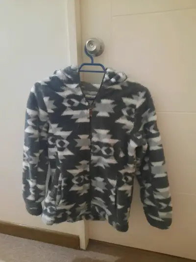 Chaqueta polar con capucha estampado geométrico - miniatura 1