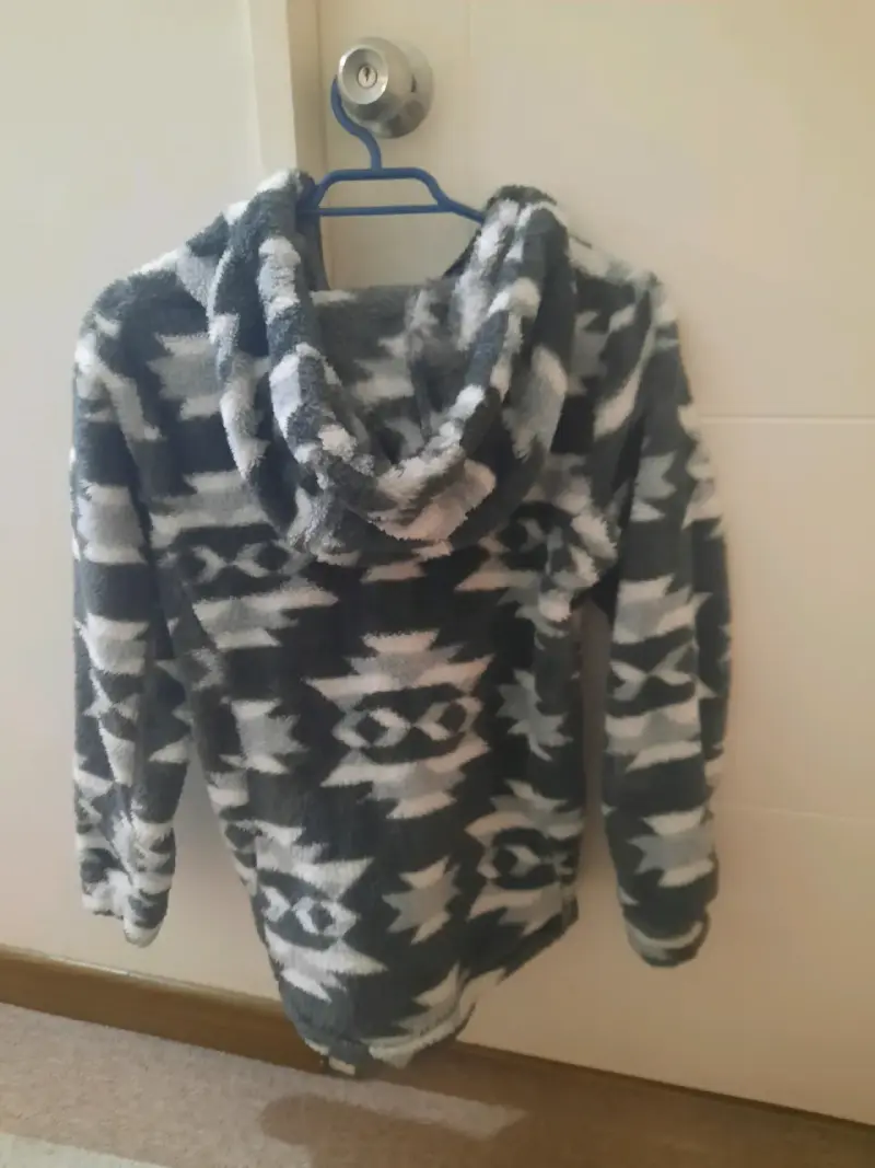 Chaqueta polar con capucha estampado geométrico - 2