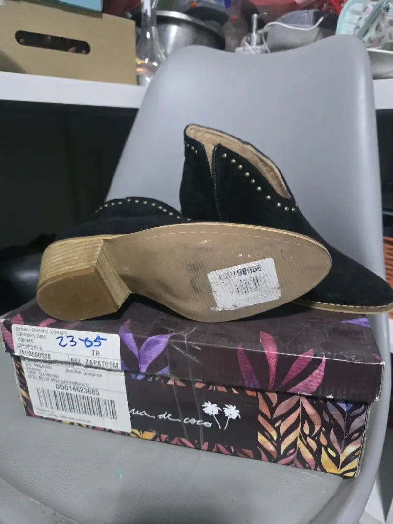 Botines de gamuza negra con tacón bajo - 2