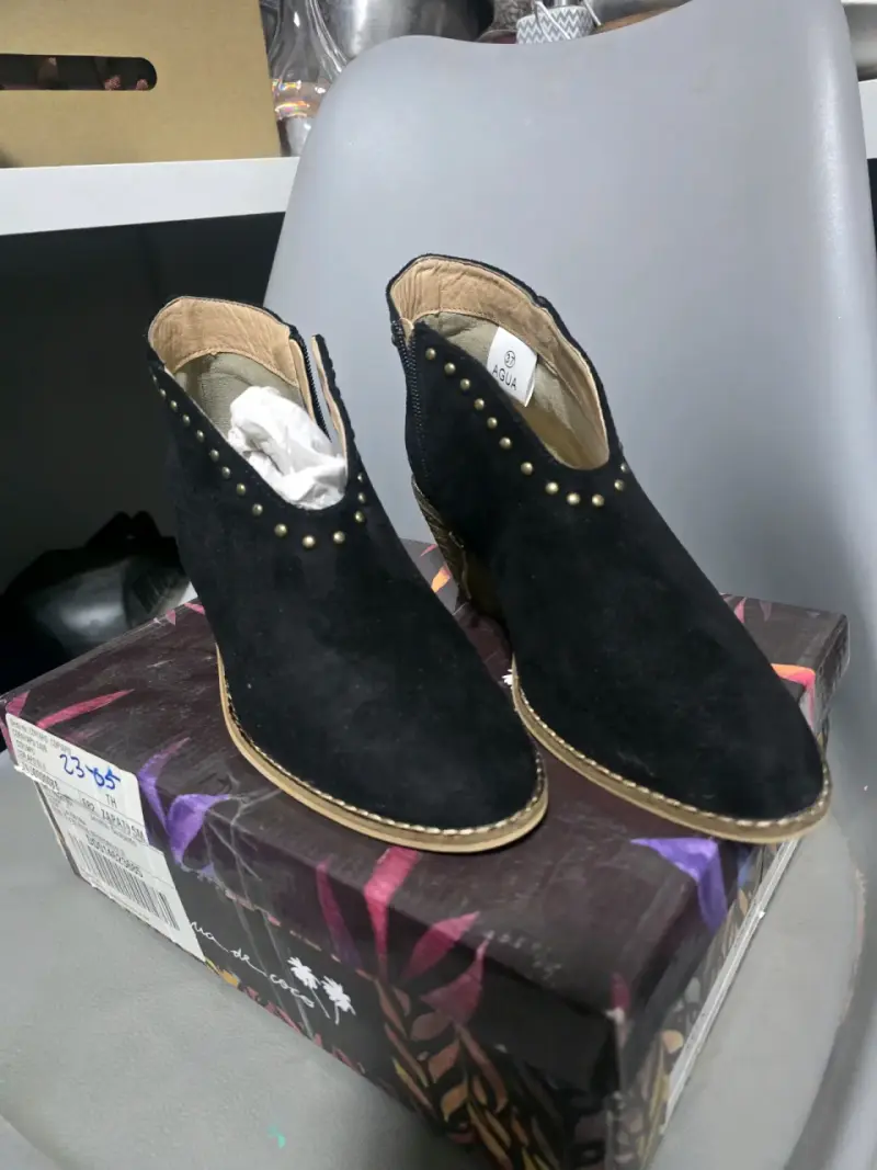 Botines de gamuza negra con tacón bajo - 4