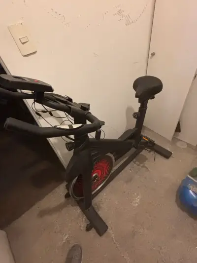 Bicicleta estática de ejercicio negra - miniatura 2