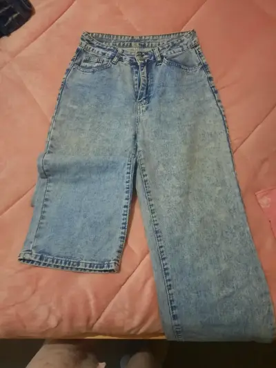 Jeans de mezclilla azul claro para mujer - miniatura 1