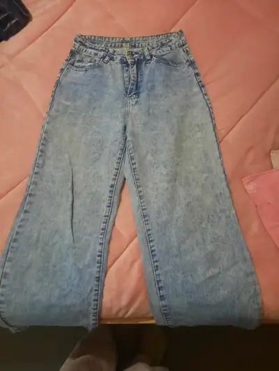 Jeans de mezclilla azul claro para mujer - miniatura 2