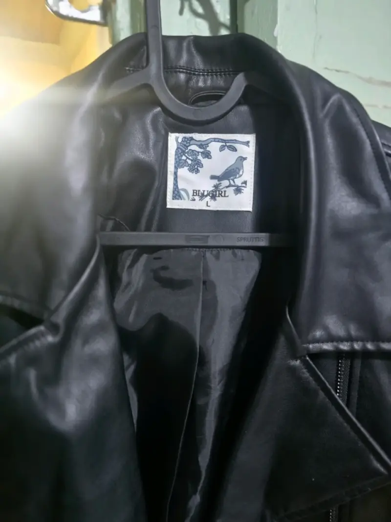Chaqueta de cuero negra estilo biker para mujer - 2