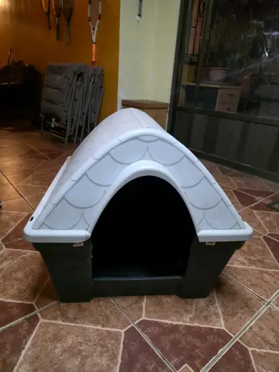 Casa de perro plástica resistente para exterior - miniatura 3