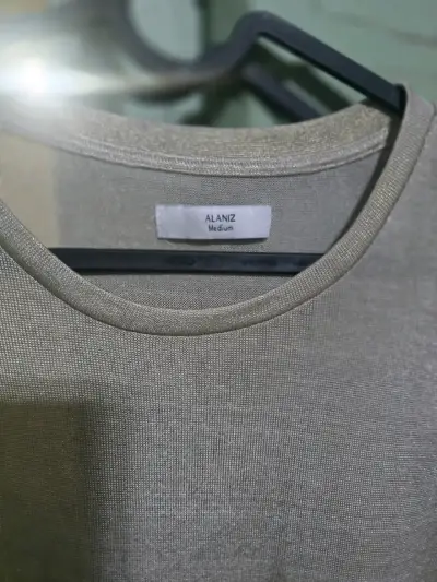 Polera Alaniz beige con volantes - miniatura 1