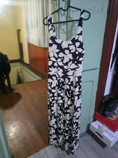 Vestido largo estampado floral blanco y negro Marquis - miniatura 1