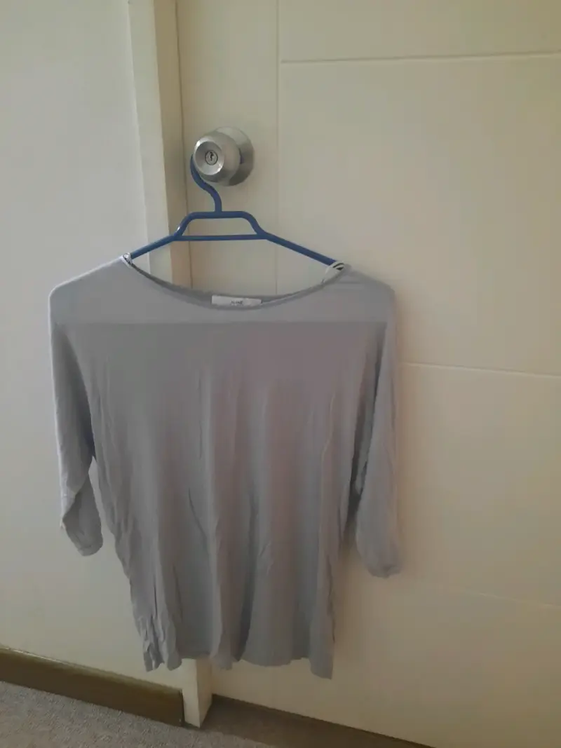 Polera gris manga larga para mujer