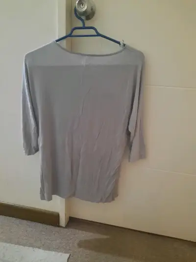 Polera gris manga larga para mujer - miniatura 2